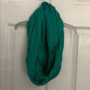 NWOT Green Infinity Scarf